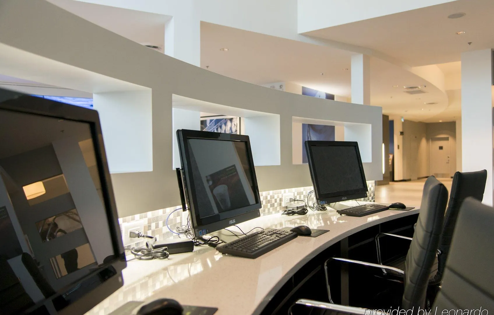 The Grand Winnipeg Airport Hotel By Lakeview