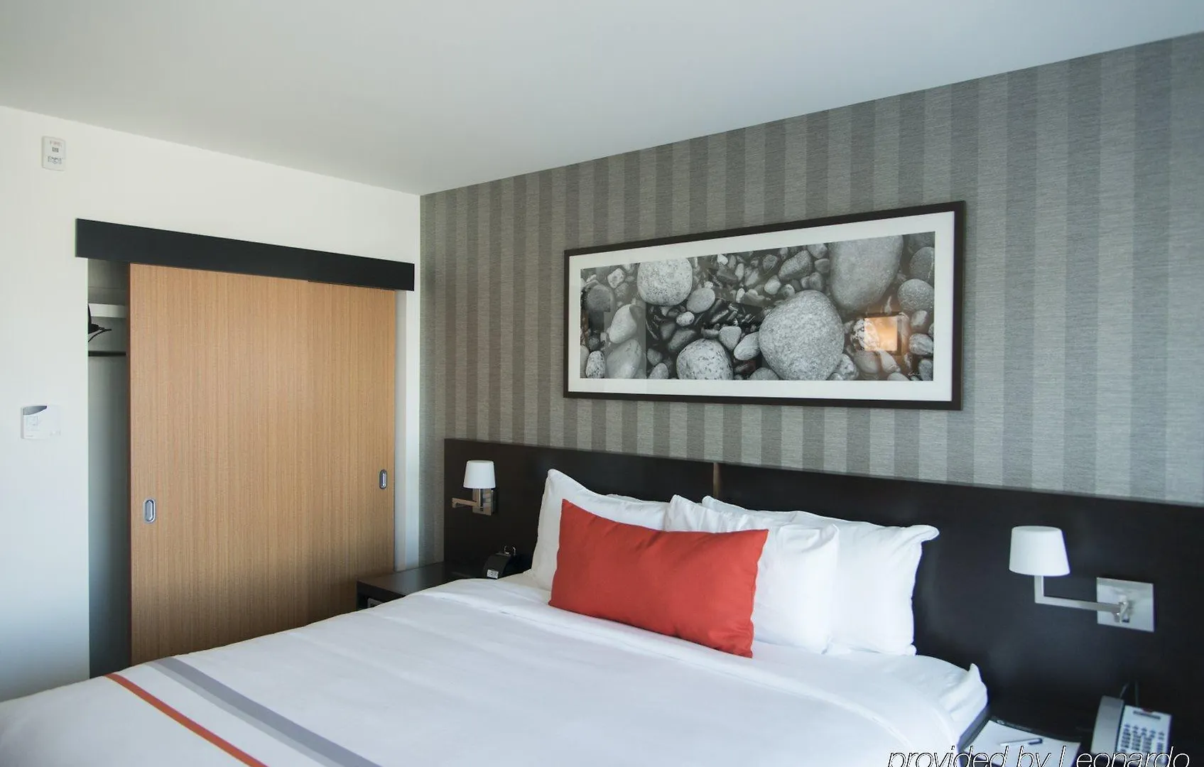 The Grand Winnipeg Airport Hotel By Lakeview